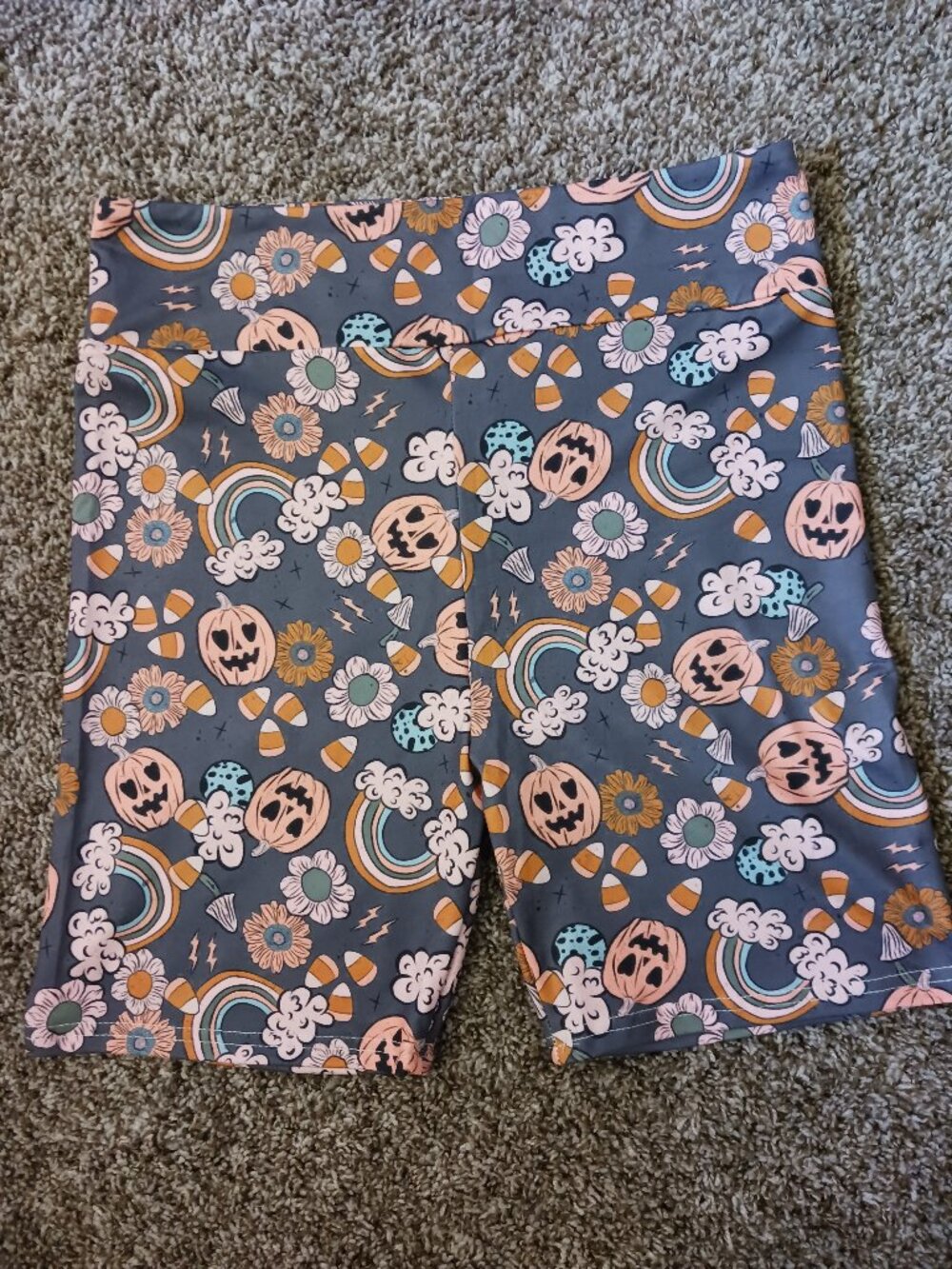 NWOT Women's biker shorts L